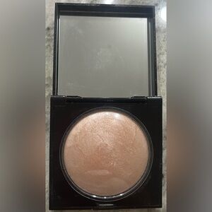 Laura Mercier Matte Radiance Baked Powder In 01 - Highlight Discontinued RARE.